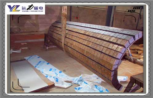 湿式磁选机，稀土永磁机具有高矫顽力超大型化方向发展！能用多长时间结构图_麻豆传媒免费在线观看为您讲述永磁筒磁选机刮泡时应注意的问题！磁场分布图 