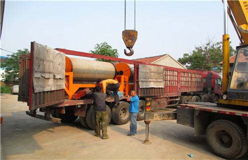 磁选机，磁选机的具体的工艺要求是怎么样？_铁矿磁选机滚筒的耐磨寿命和选矿企业生产效率！磁场一般为多少_磁块如何排列